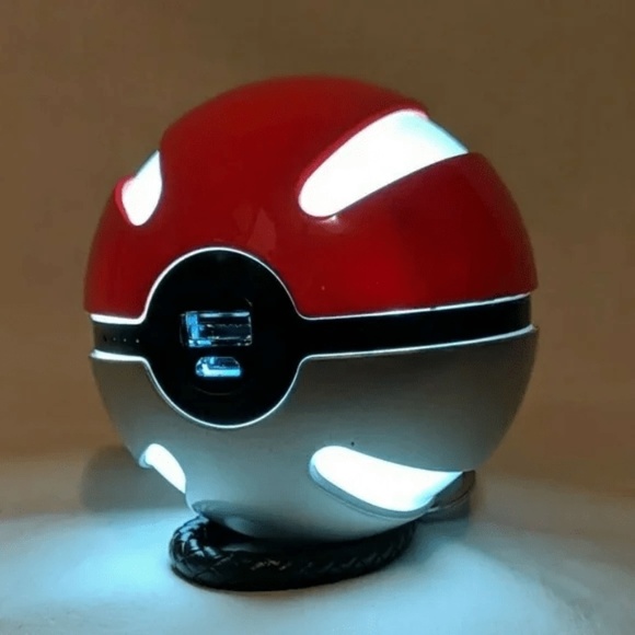 New Pokemon Pokeball Go Portable Charger Red/Silver 10000mAh